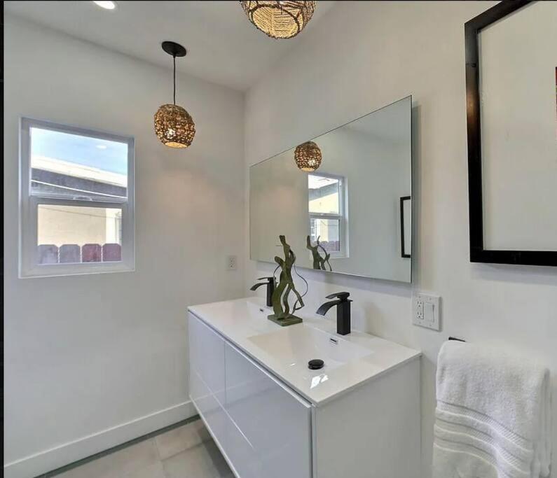 Stylish 4-Bedroom in Culver City Art District