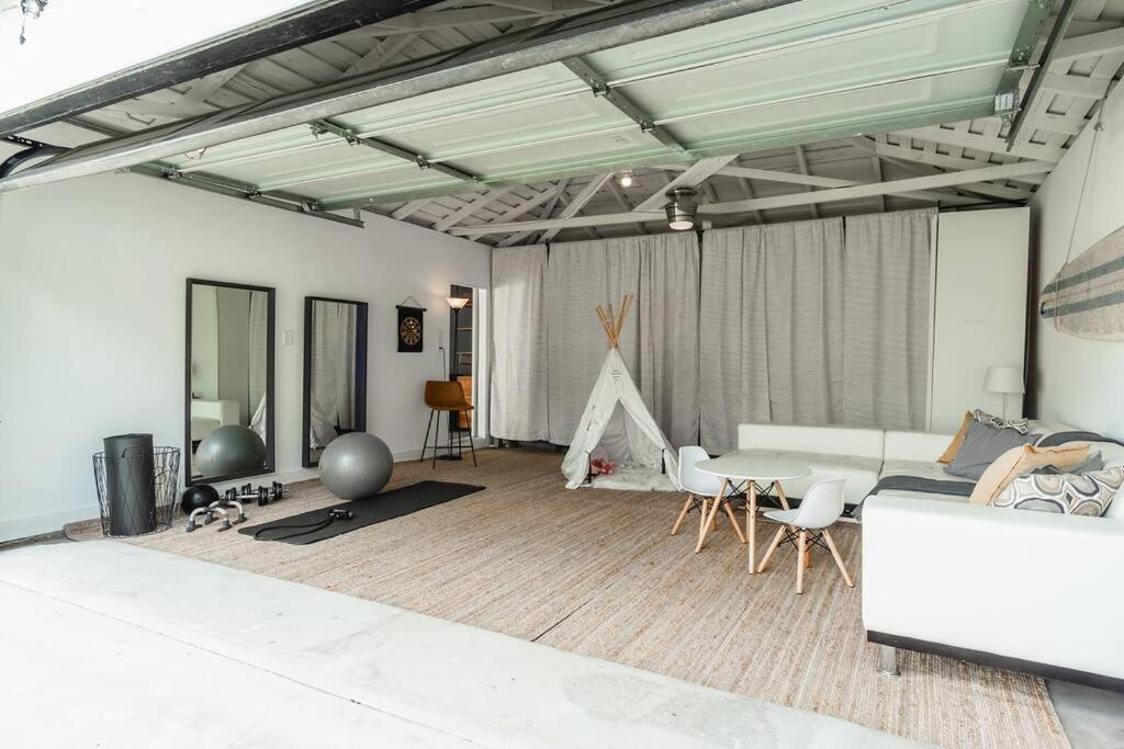 Stylish 4-Bedroom in Culver City Art District