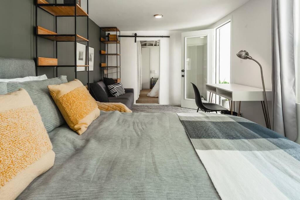 Stylish 4-Bedroom in Culver City Art District