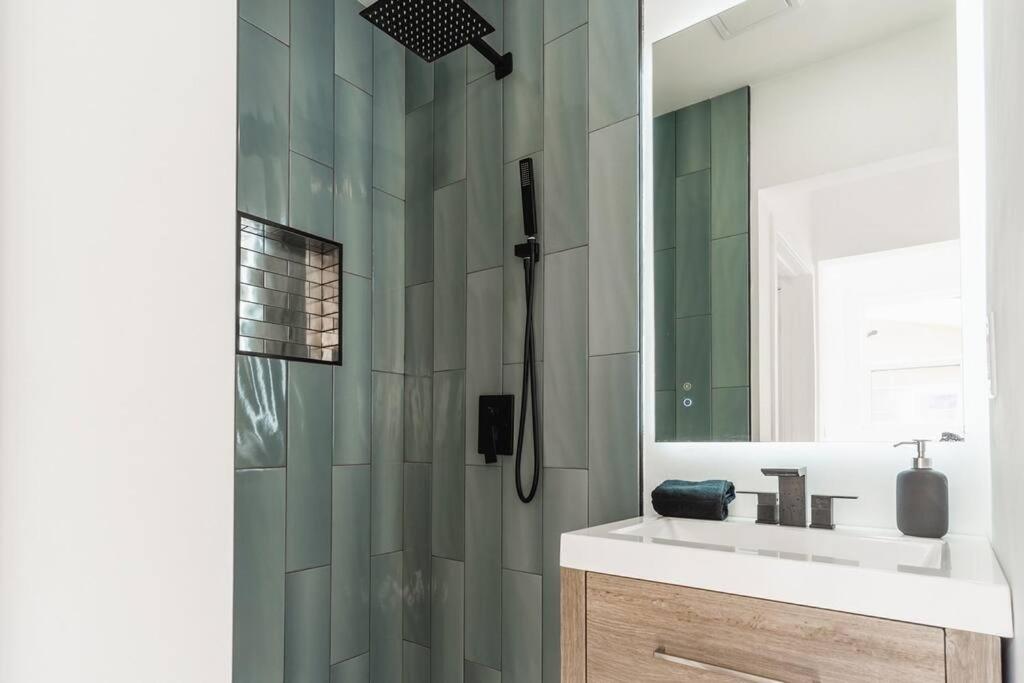 Stylish 4-Bedroom in Culver City Art District