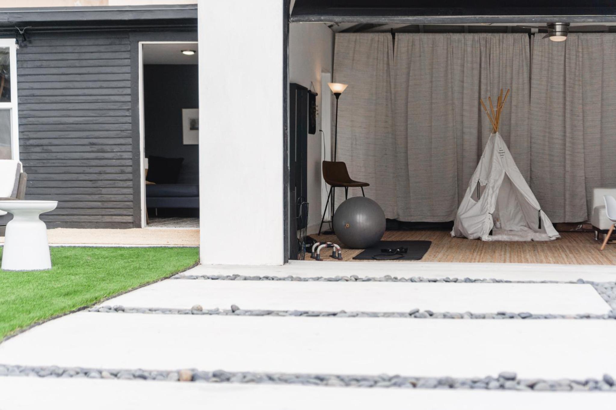 Stylish 4-Bedroom in Culver City Art District