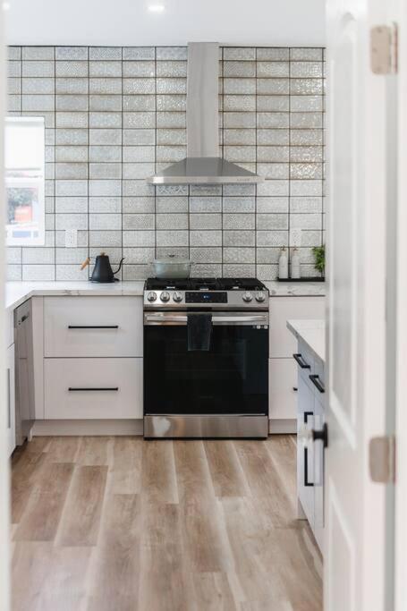 Stylish 4-Bedroom in Culver City Art District
