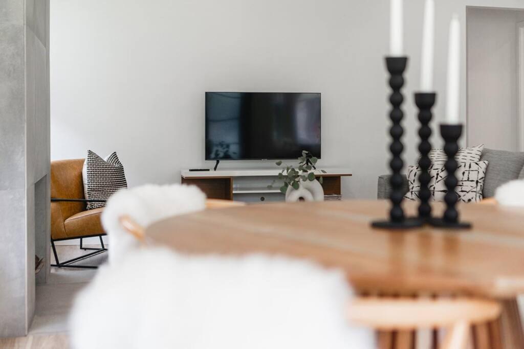 Stylish 4-Bedroom in Culver City Art District