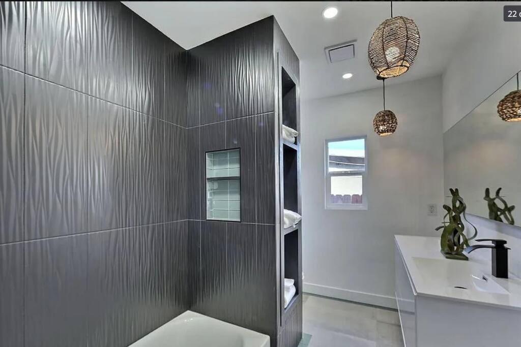 Stylish 4-Bedroom in Culver City Art District