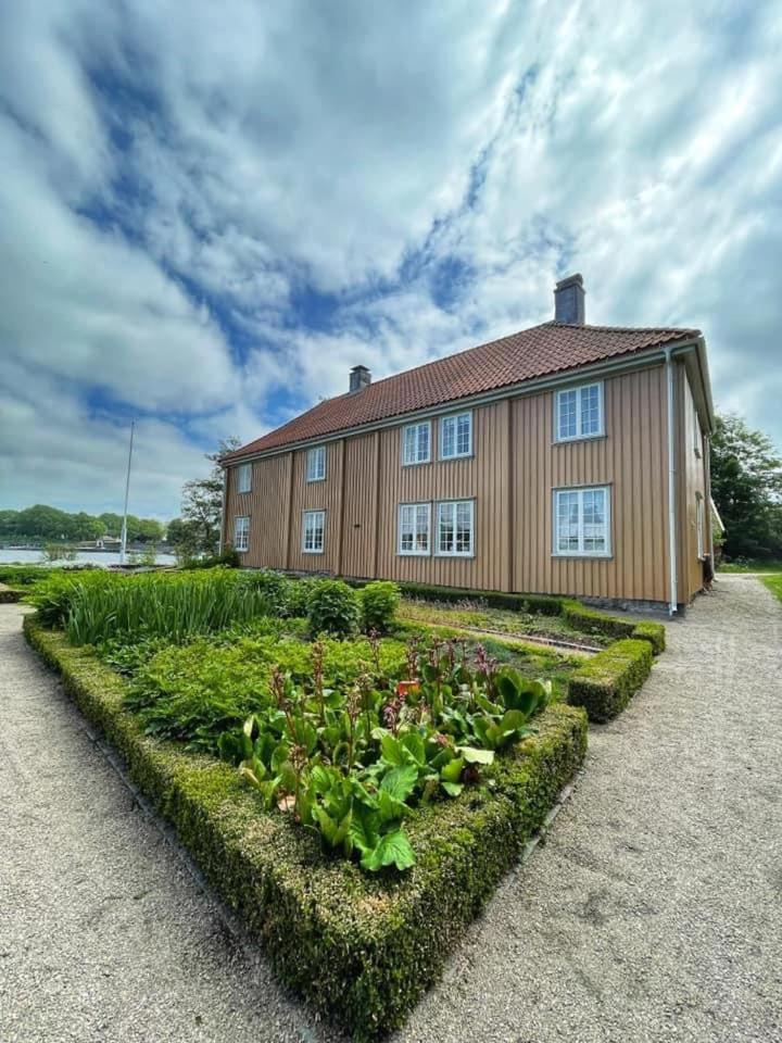 Bestemors hus - med kystnær beliggenhet