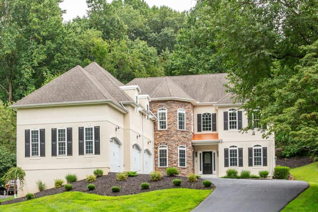Wilmington Vacations - Pike Creek Palace 6 Bedrooms with 5 King beds Villa in Wilmington's Chateau Country - Property Image 1