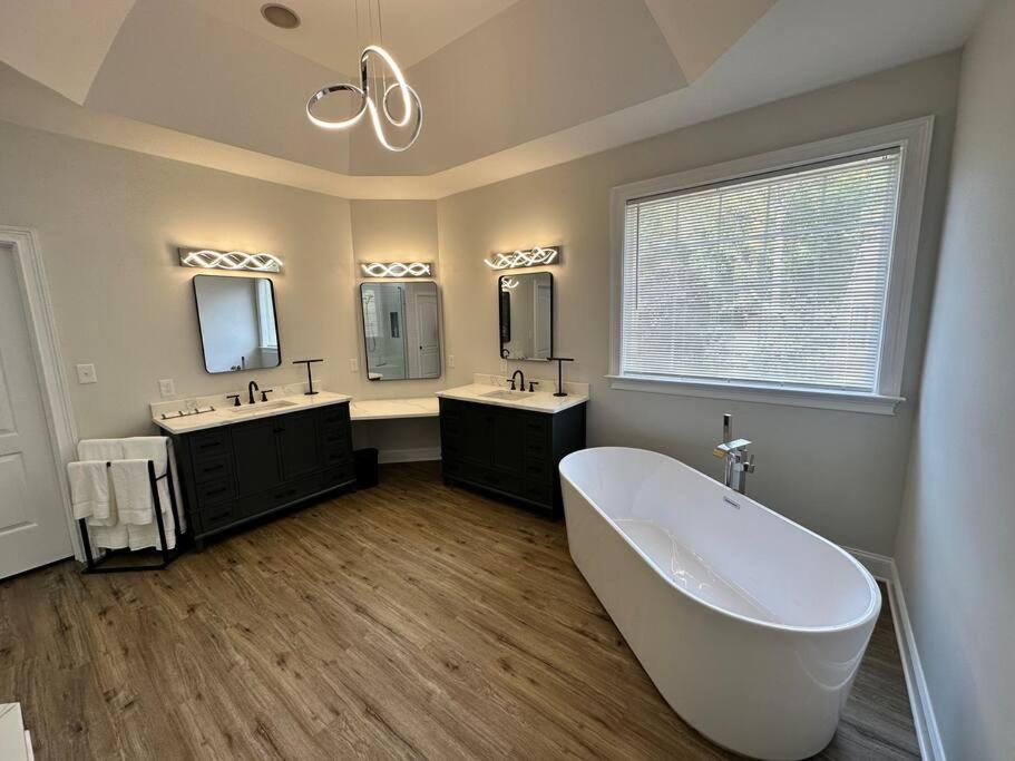 Wilmington Vacations - Pike Creek Palace 6 Bedrooms with 5 King beds Villa in Wilmington's Chateau Country - Property Image 23