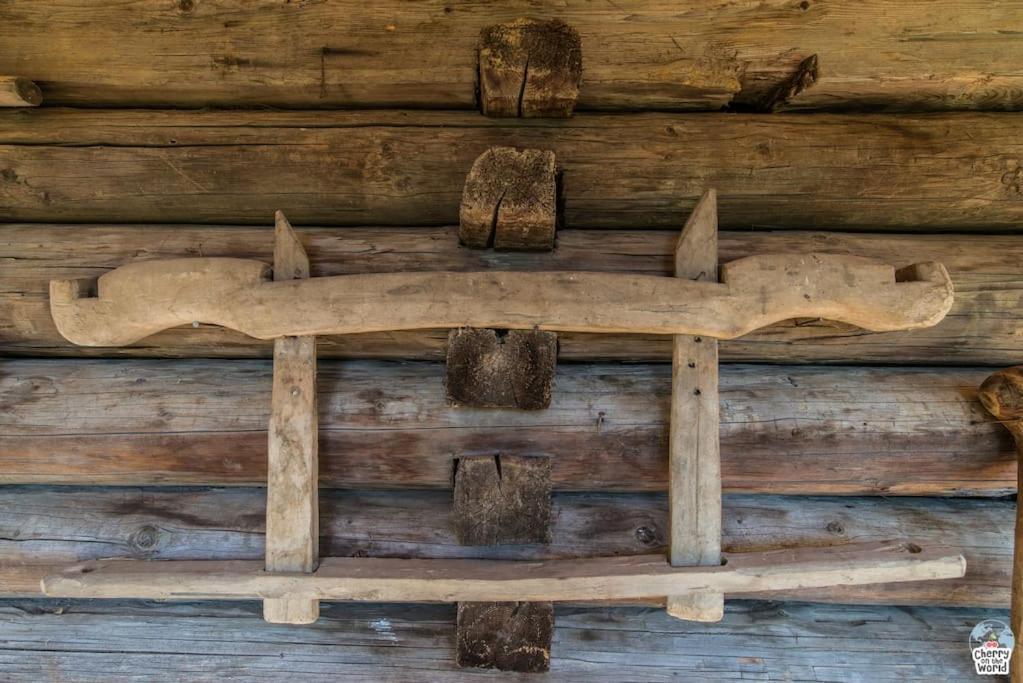 Casa Valea Vinului-traditional house in Maramureș