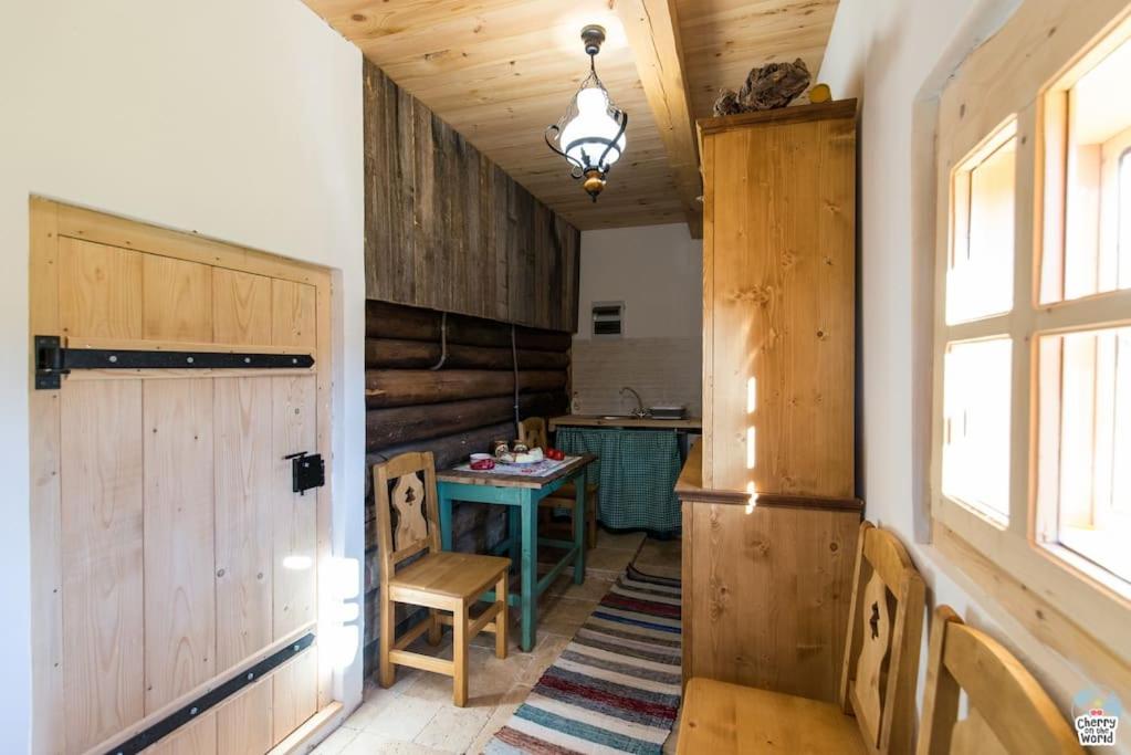 Casa Valea Vinului-traditional house in Maramureș