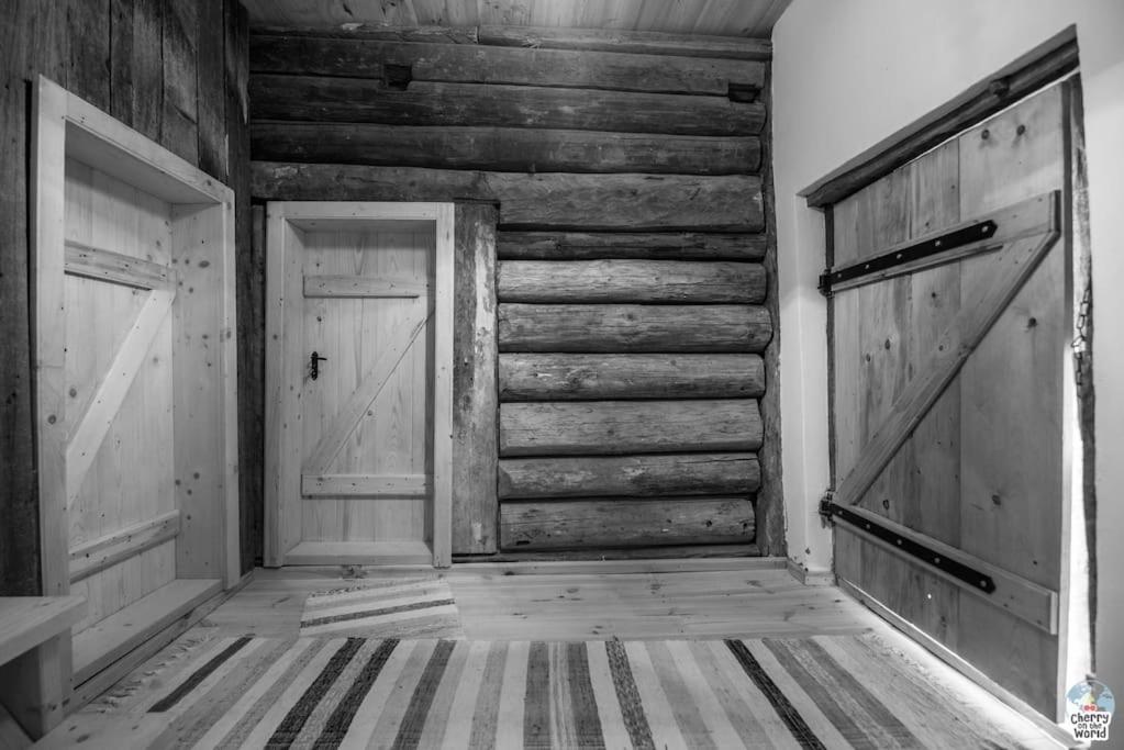 Casa Valea Vinului-traditional house in Maramureș