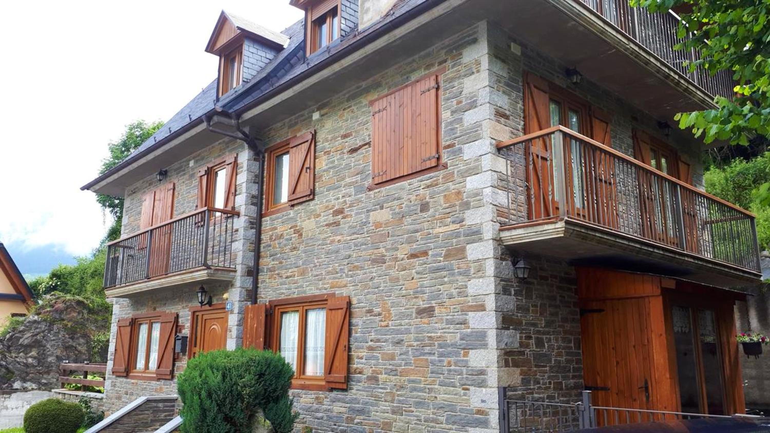 Charming Chalet in Viella, Mountain View