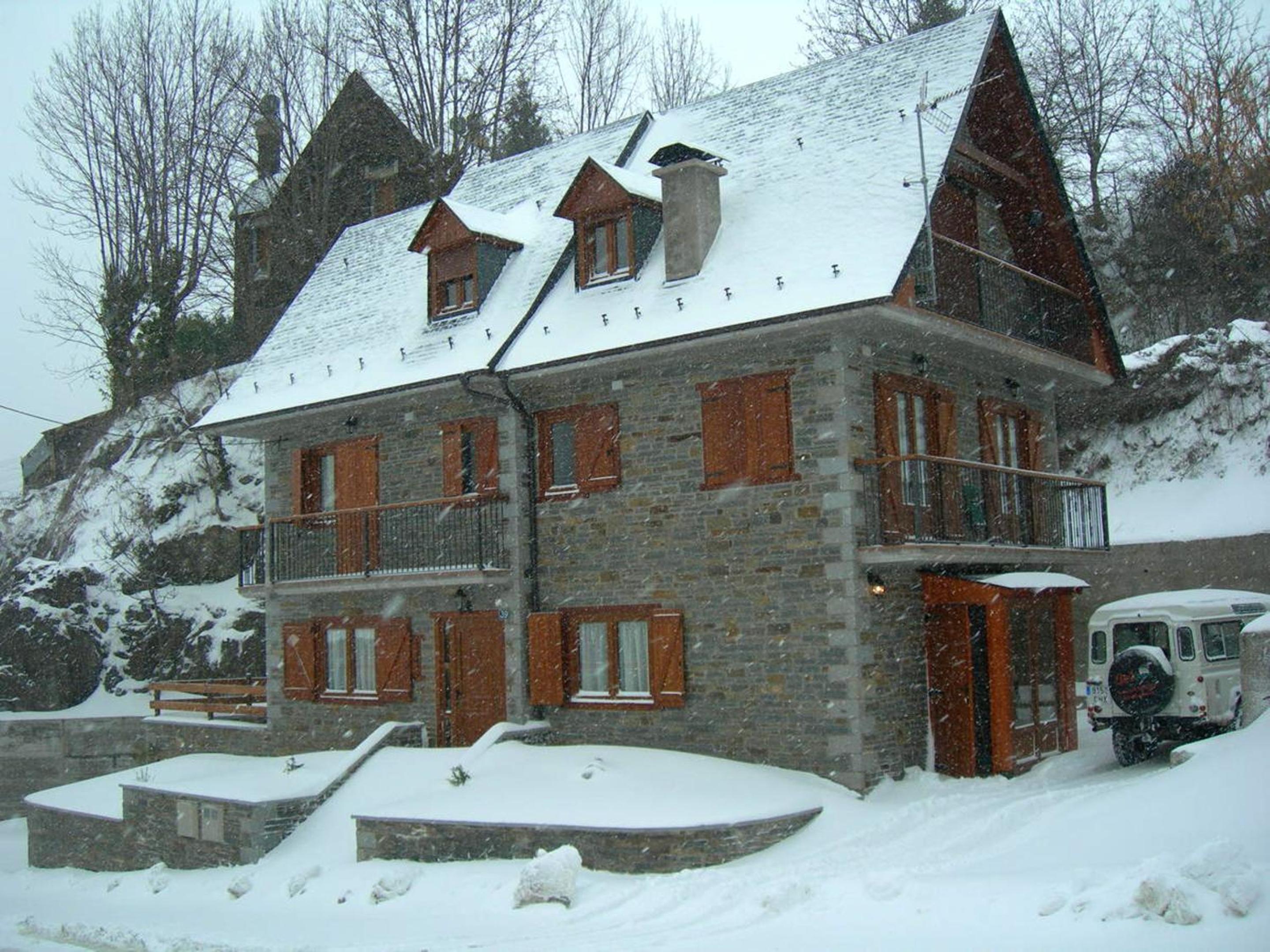 Charming Chalet in Viella, Mountain View