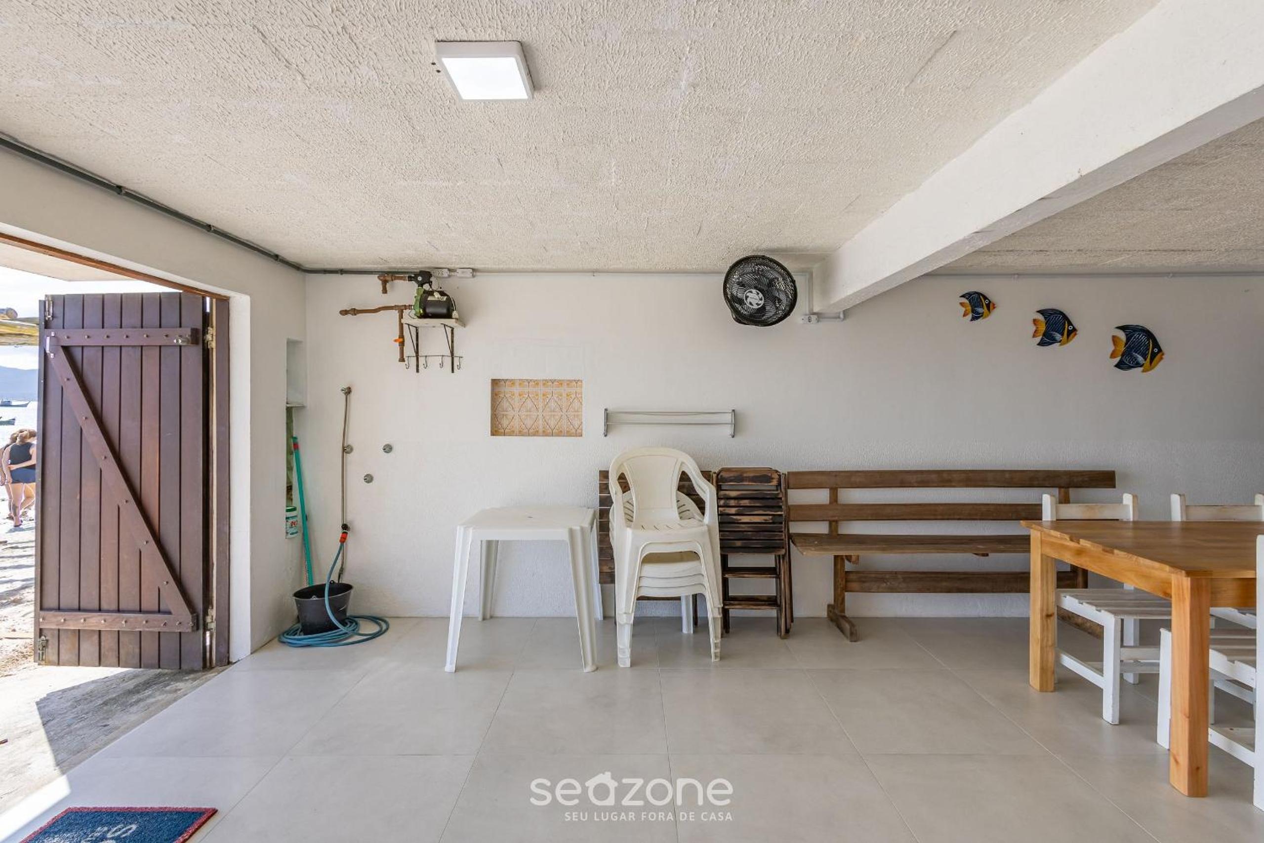 3BR Beachfront House w/ BBQ APC2200