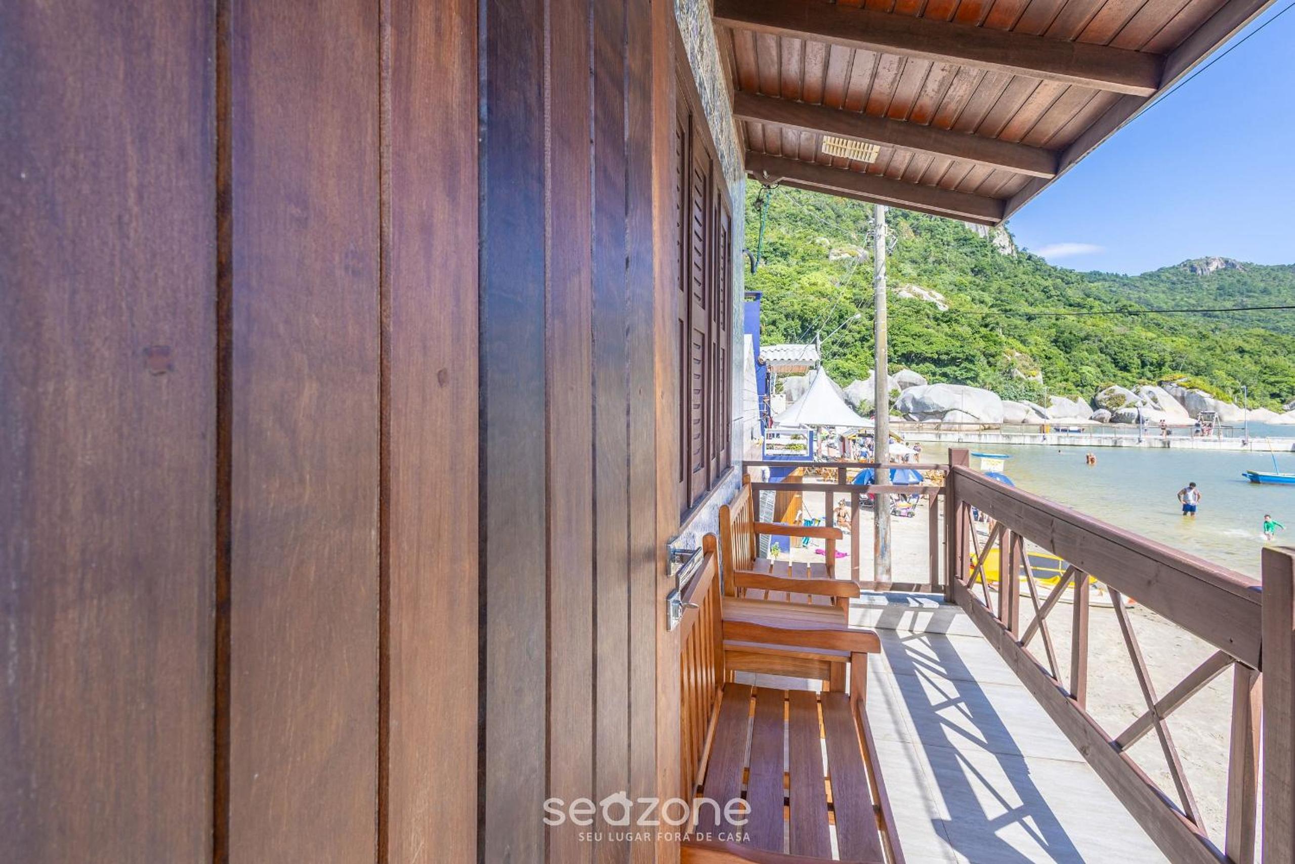 3BR Beachfront House w/ BBQ APC2200