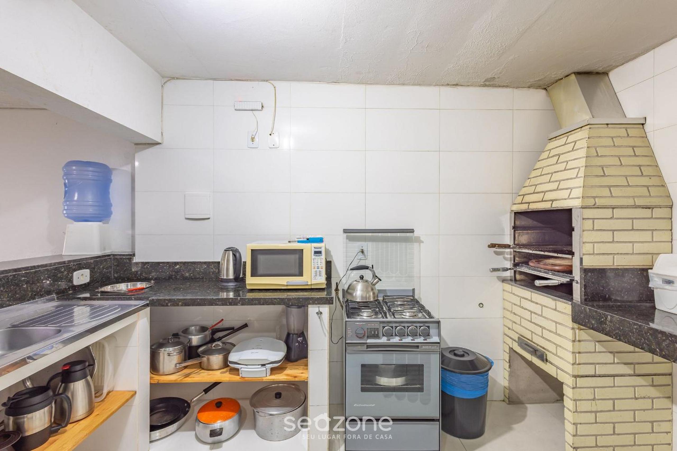 3BR Beachfront House w/ BBQ APC2200