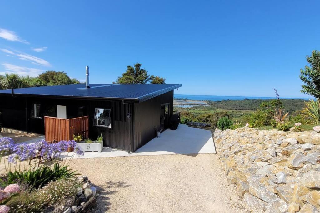 Golden Bay Heights - Luxury Accommodation