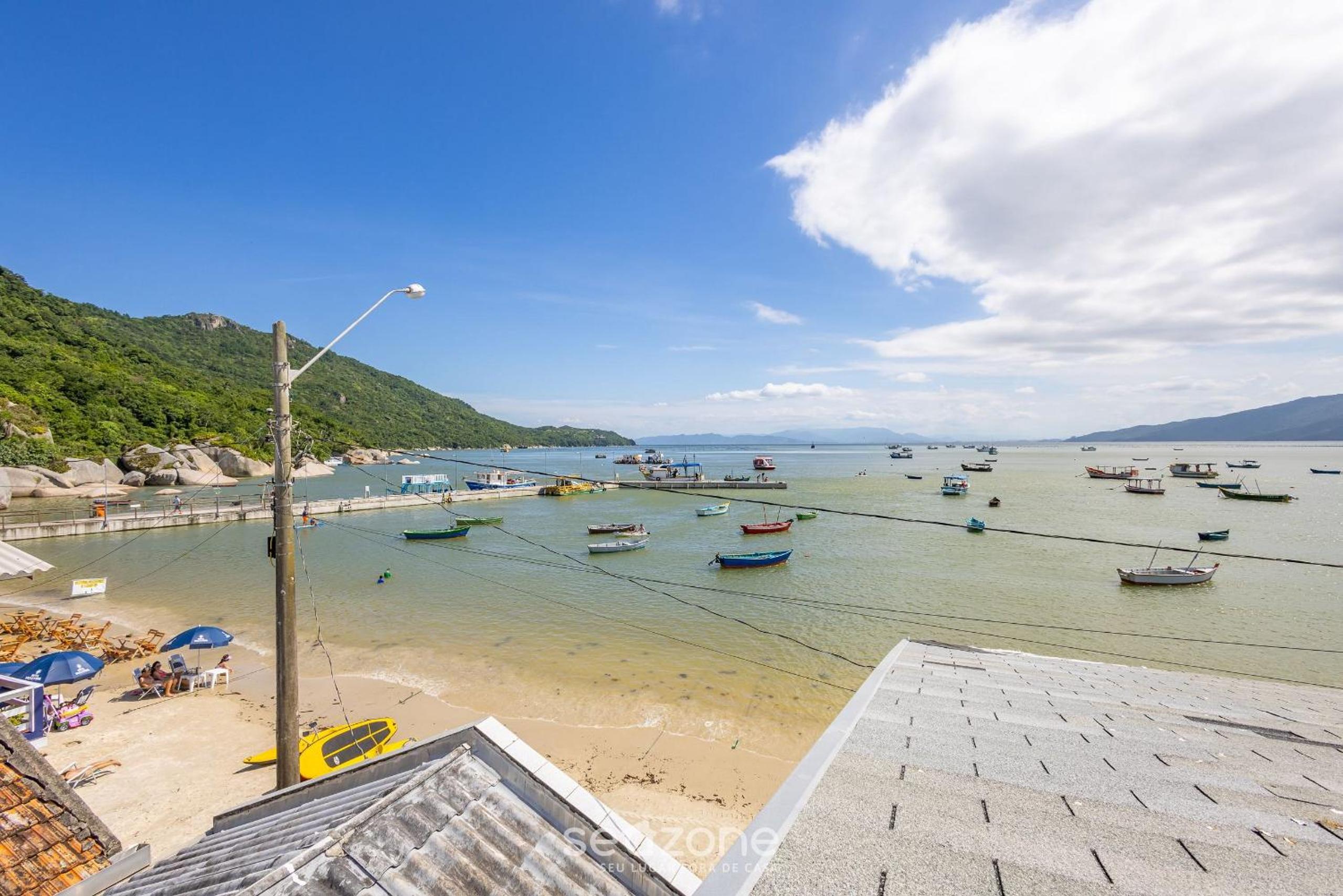 3BR Beachfront House w/ BBQ APC2200