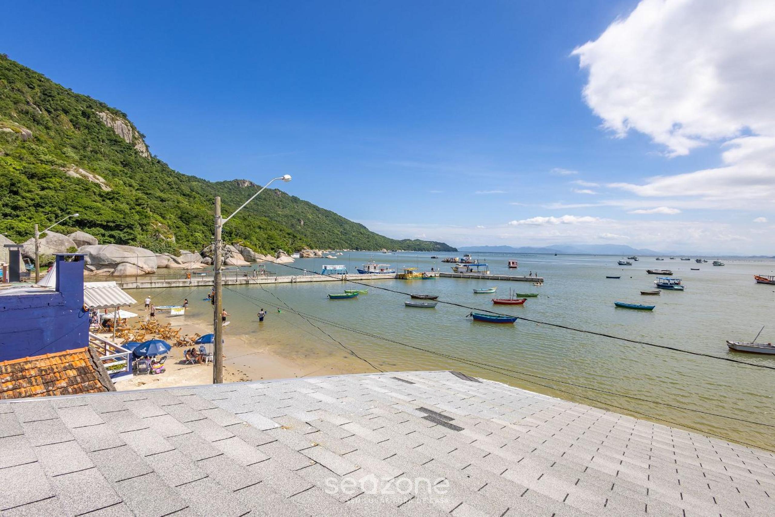 3BR Beachfront House w/ BBQ APC2200