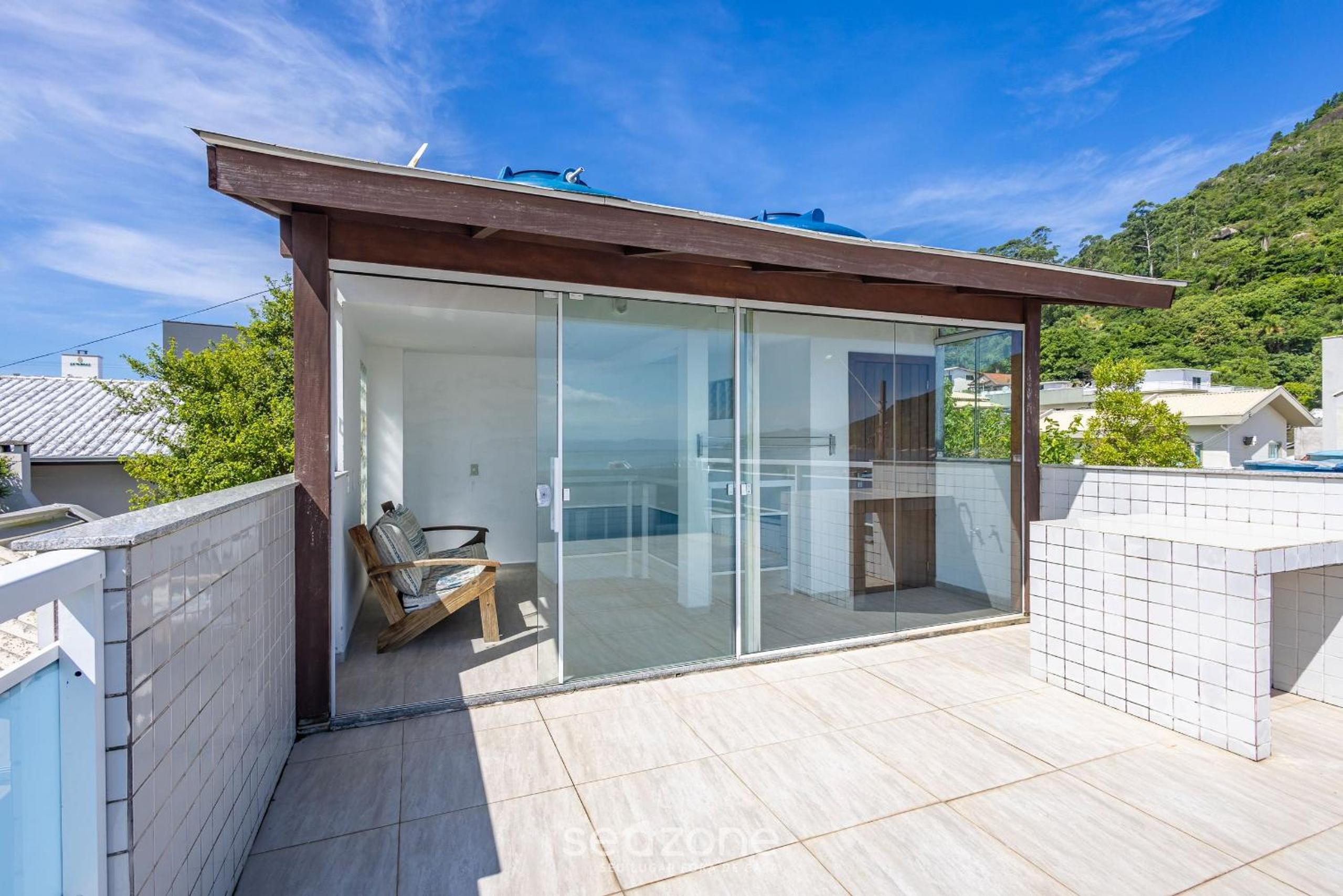 3BR Beachfront House w/ BBQ APC2200