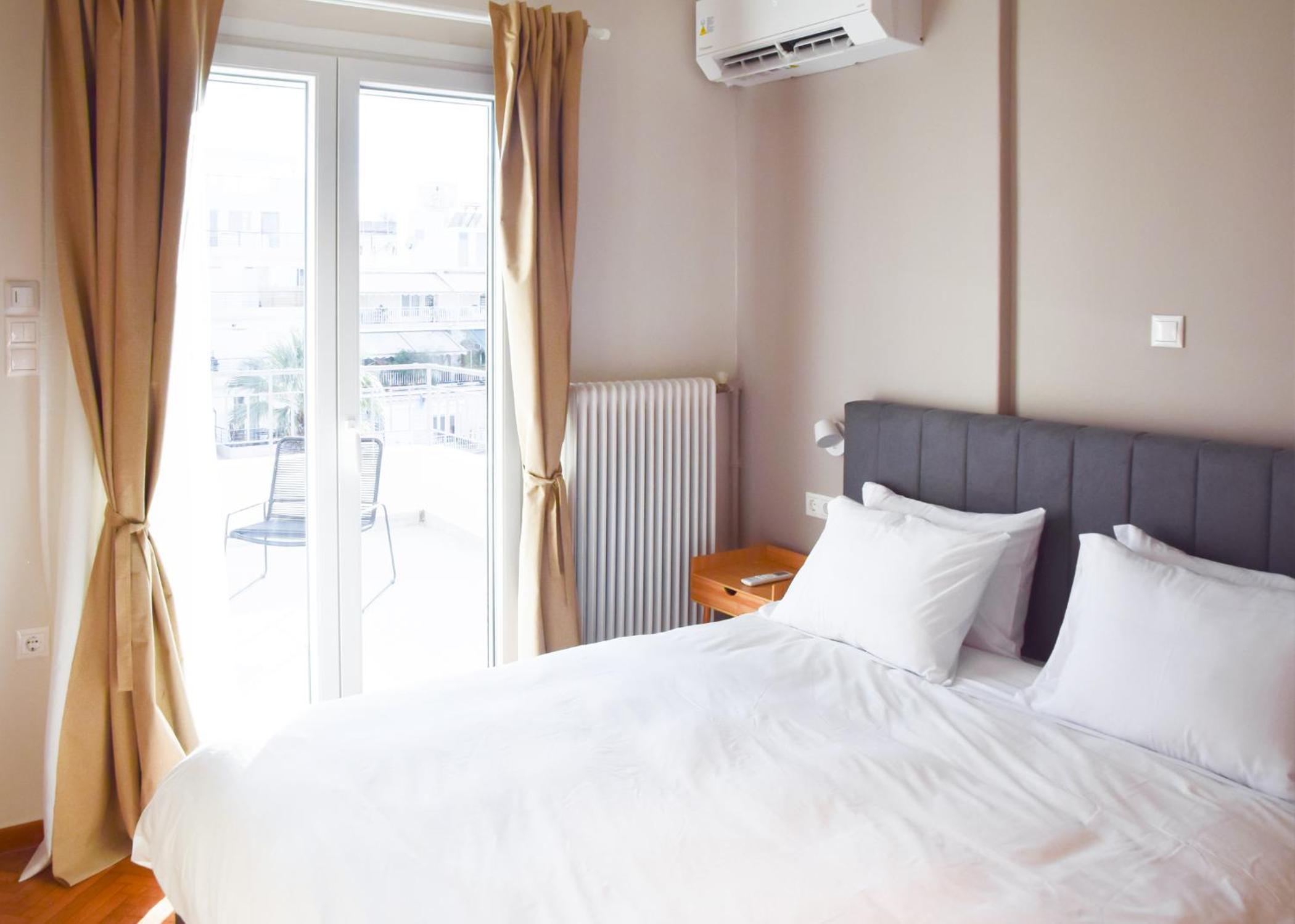 Newly renovated sunny Apartment photo 2