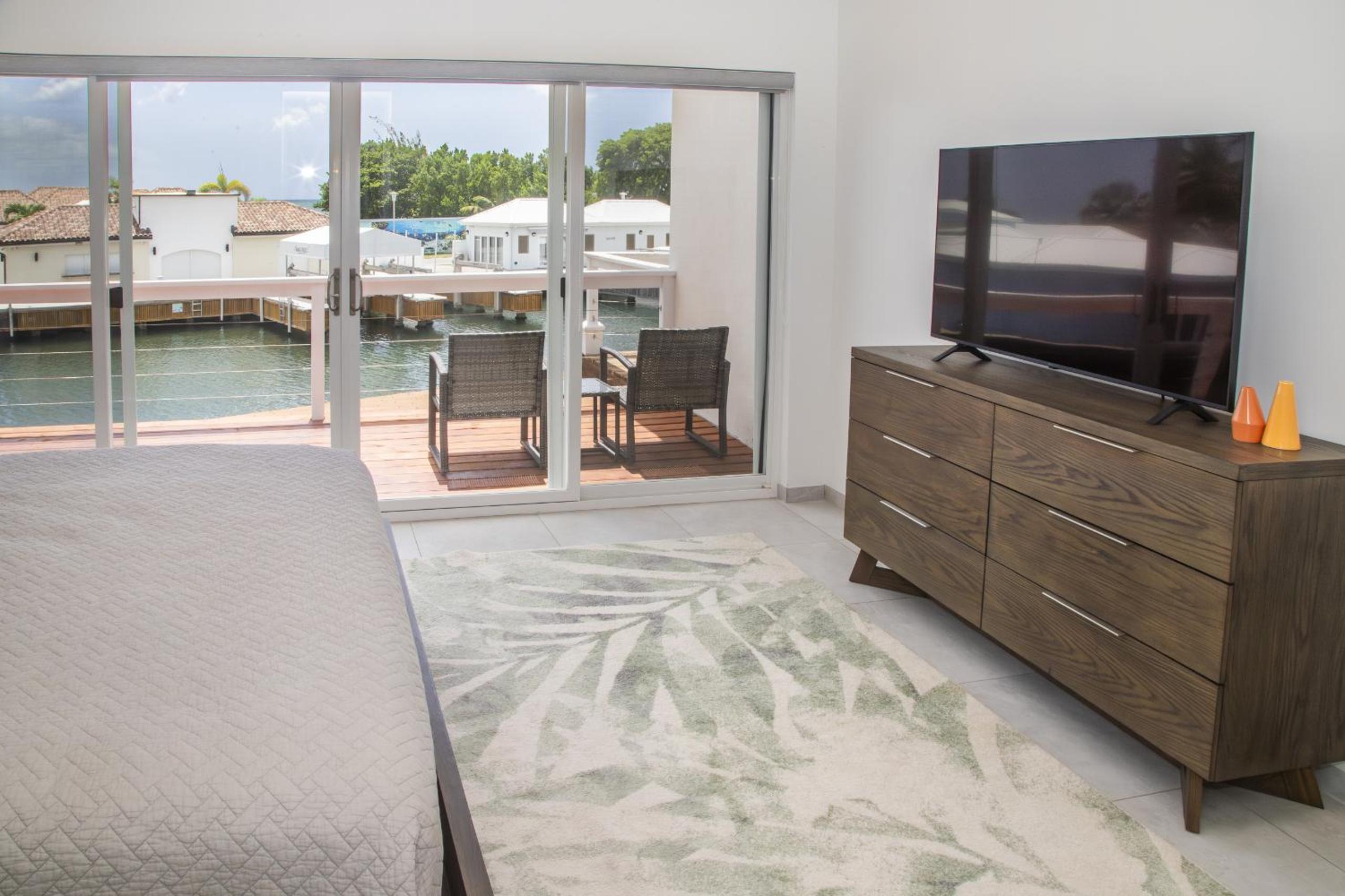 247B Waterfront Villa on South Finger, Jolly Harbo
