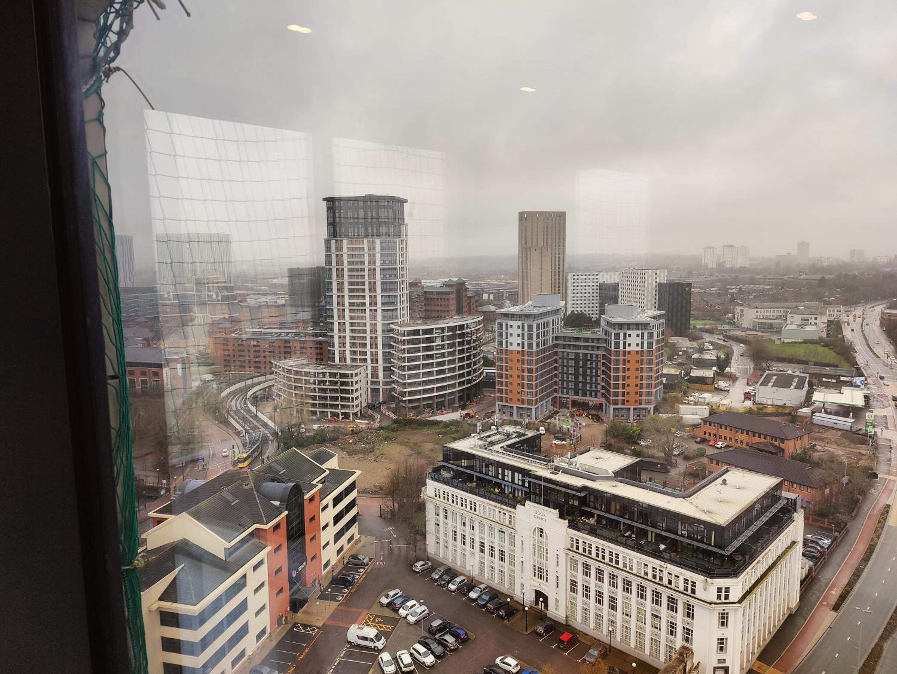 2 bed ensuite with fantastic night view and Old Trafford Stadium view 5