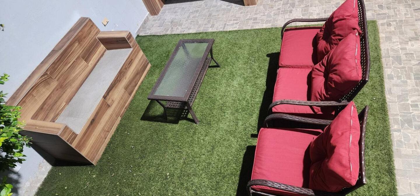 Casa Cómoda con Jacuzzi, Cochera, Terraza y Jardín