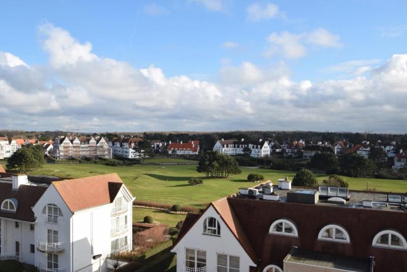 KNOKKE ZOUTE near beach appartment with garage