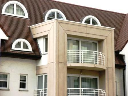KNOKKE ZOUTE near beach appartment with garage