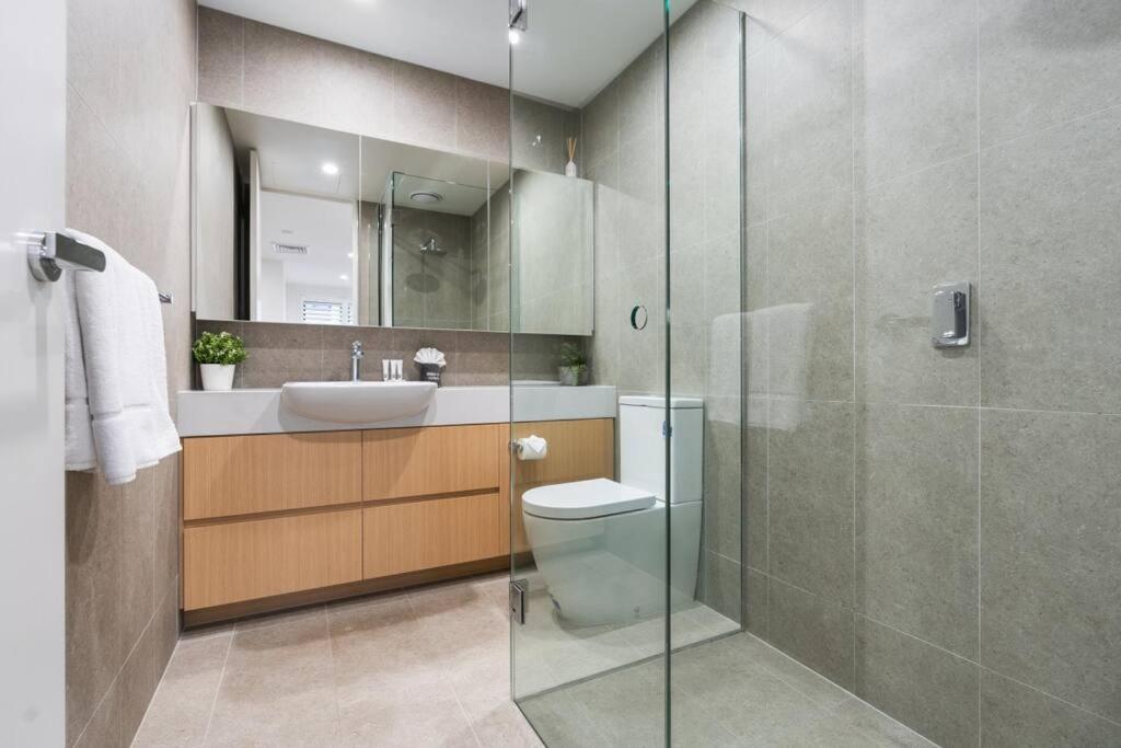 Luxe 2BR Oasis at The Vista