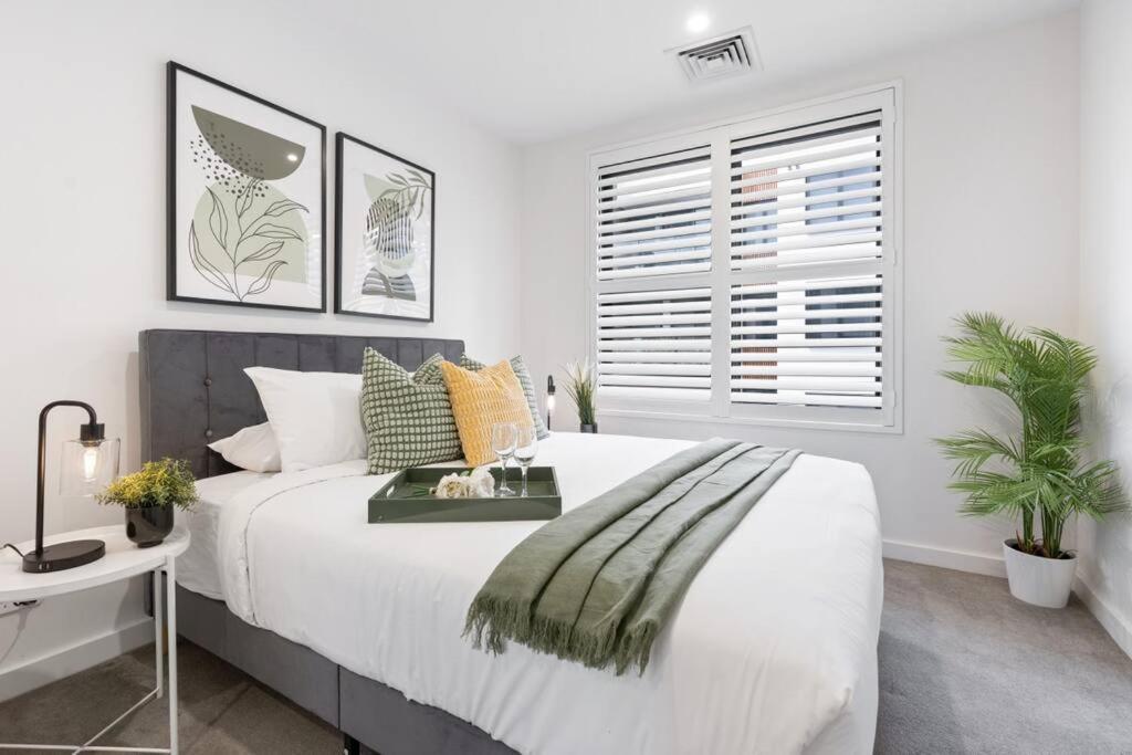 Luxe 2BR Oasis at The Vista