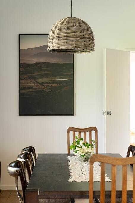 Linleigh Farmhouse With Mountain Views