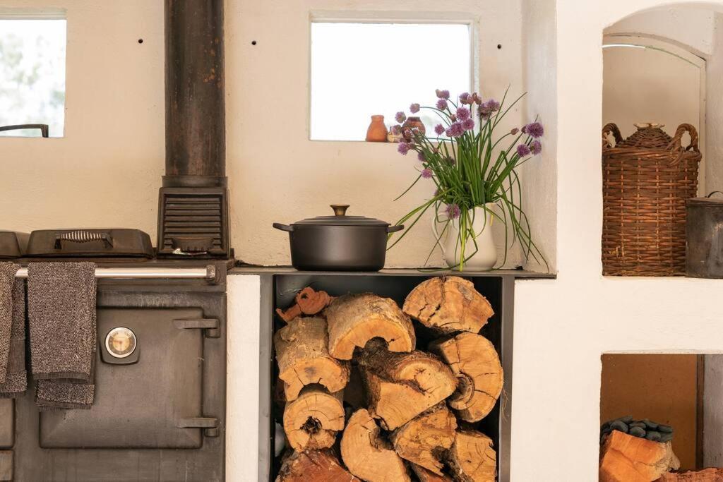 Linleigh Farmhouse With Mountain Views