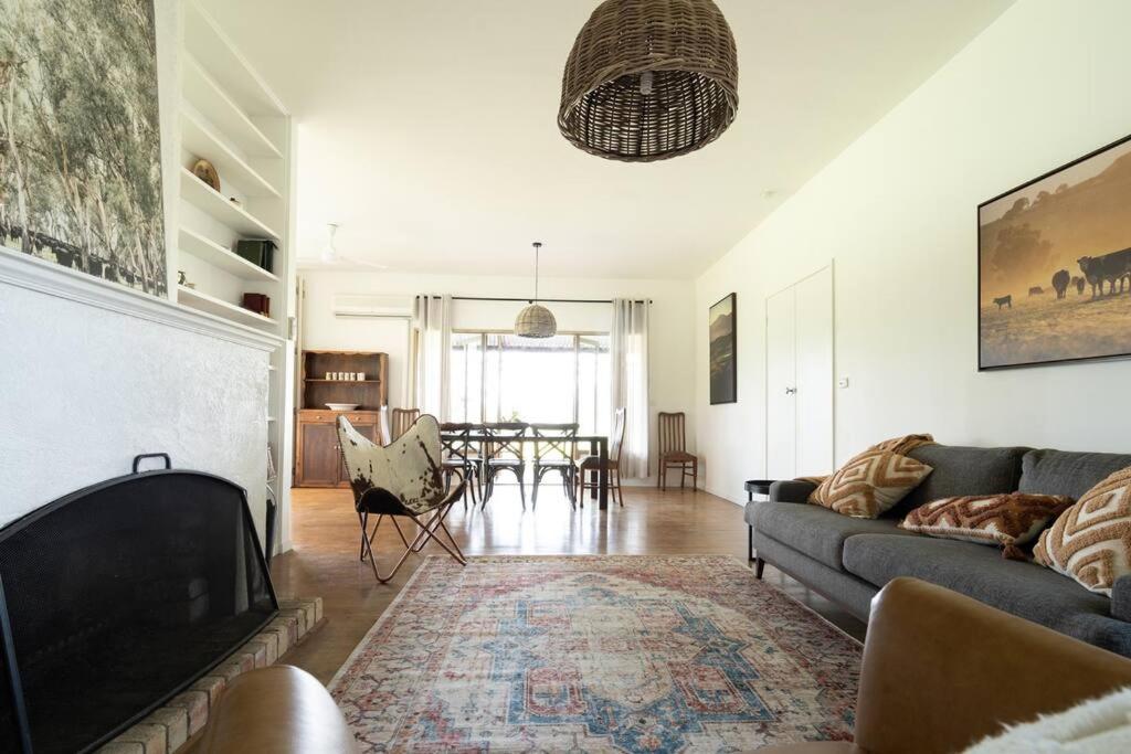 Linleigh Farmhouse With Mountain Views