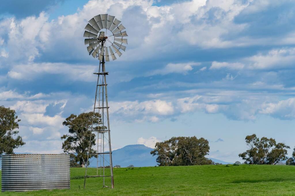 Linleigh Farmhouse With Mountain Views