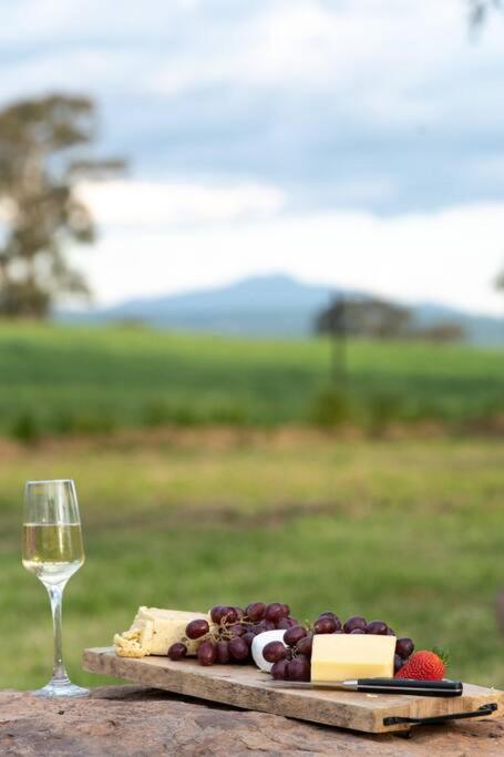 Linleigh Farmhouse With Mountain Views