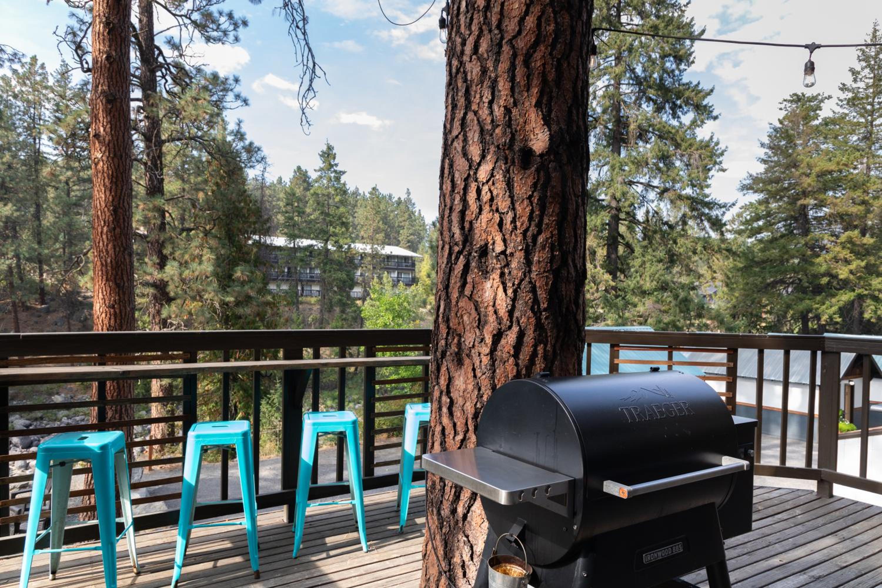 LOGE Leavenworth Riverside