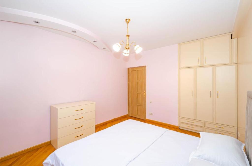 40 excellent three-room apartment in the center of Yerevan