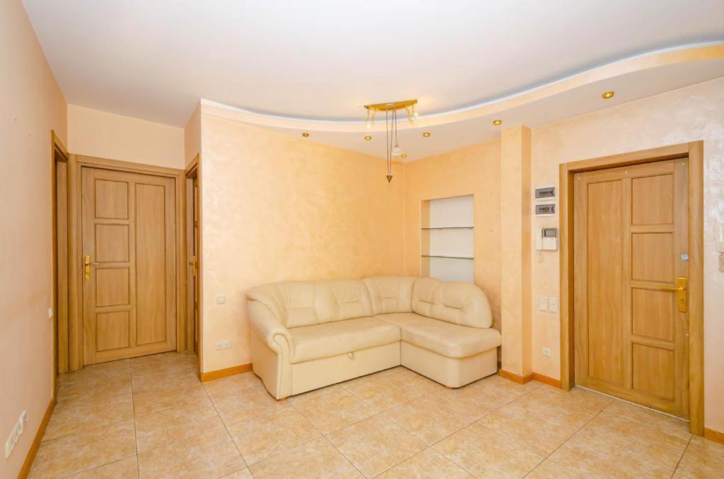 40 excellent three-room apartment in the center of Yerevan