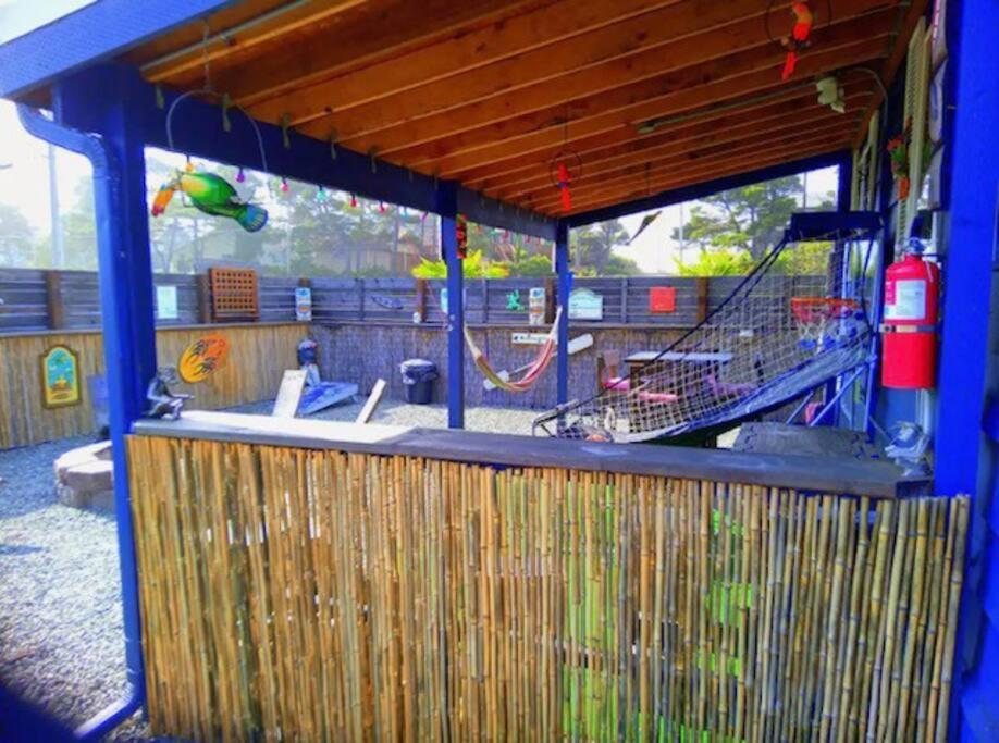 Tiki Escape w/ Amazing Mountain and Marsh Backdrop view 3