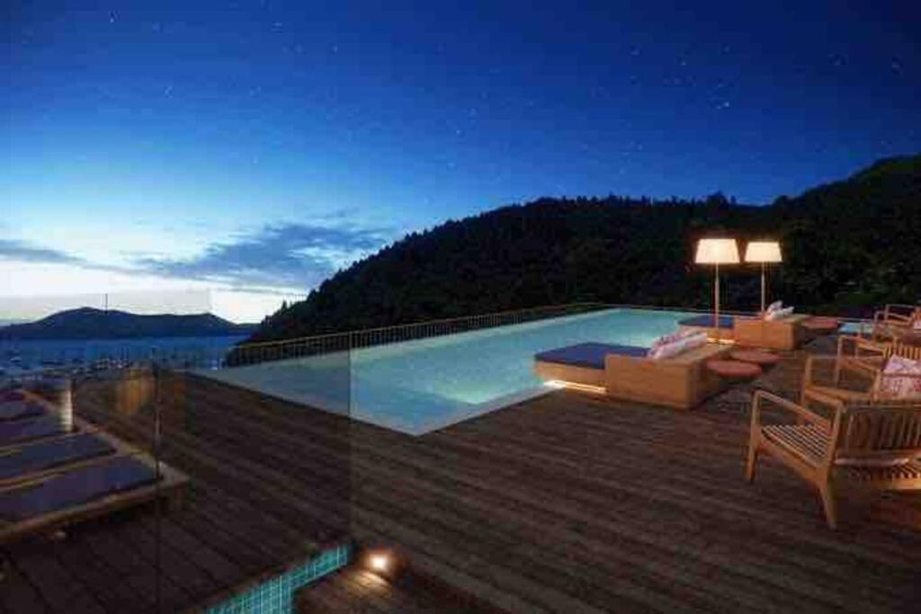Set Ribeira, apê completo com piscina vista mar!