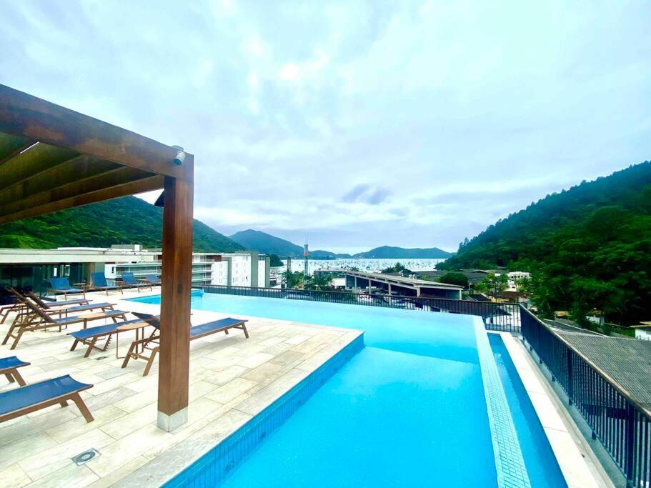Set Ribeira, apê completo com piscina vista mar!