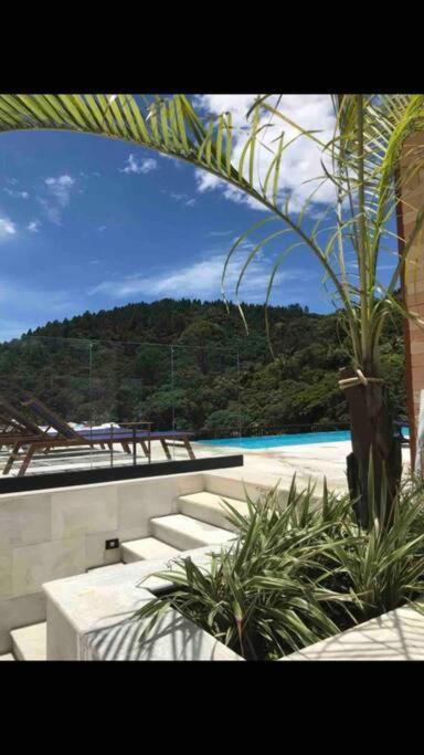 Set Ribeira, apê completo com piscina vista mar!