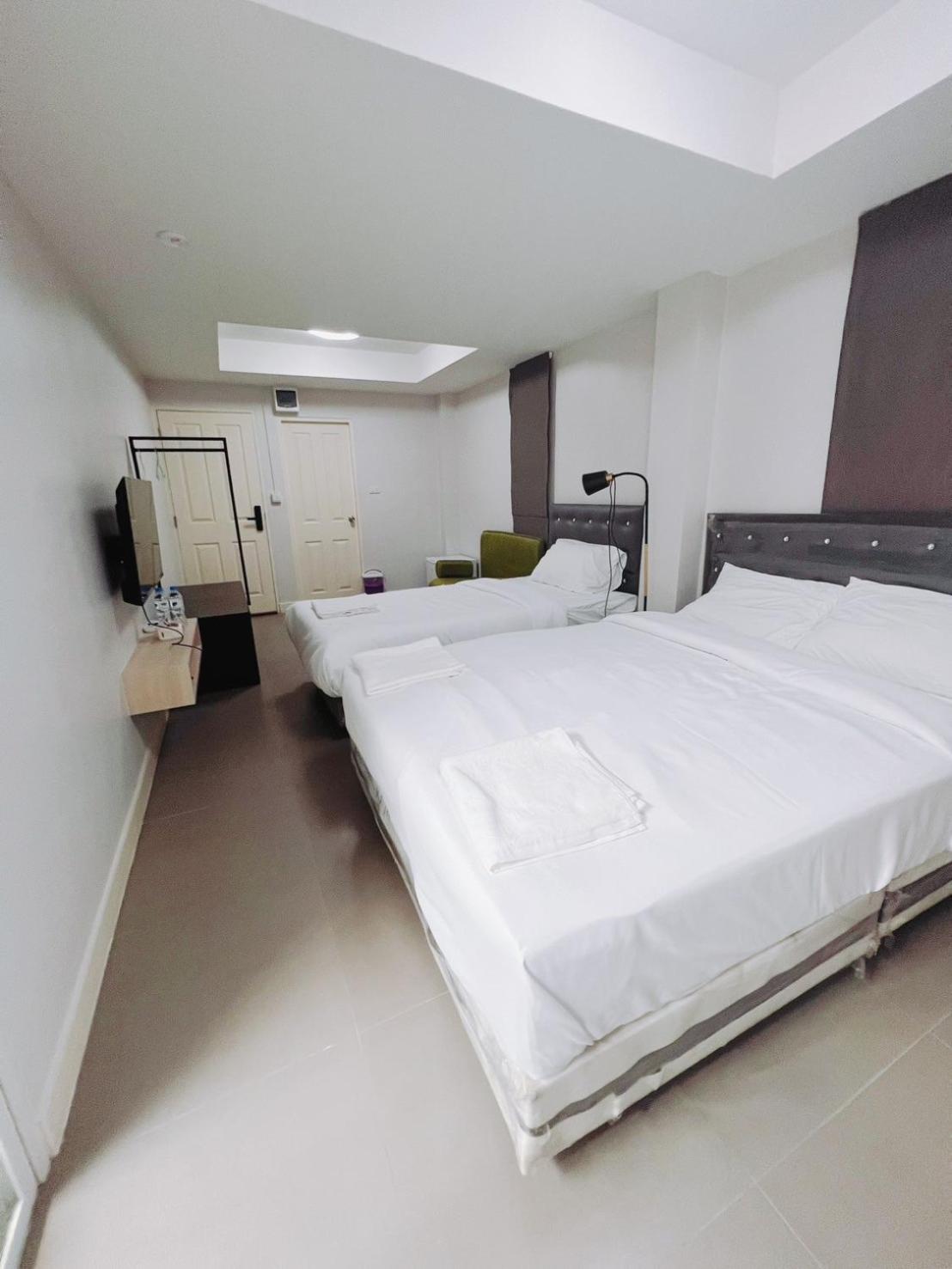 Mitr Inn Mrt Samyot Station - The Grand Palace
