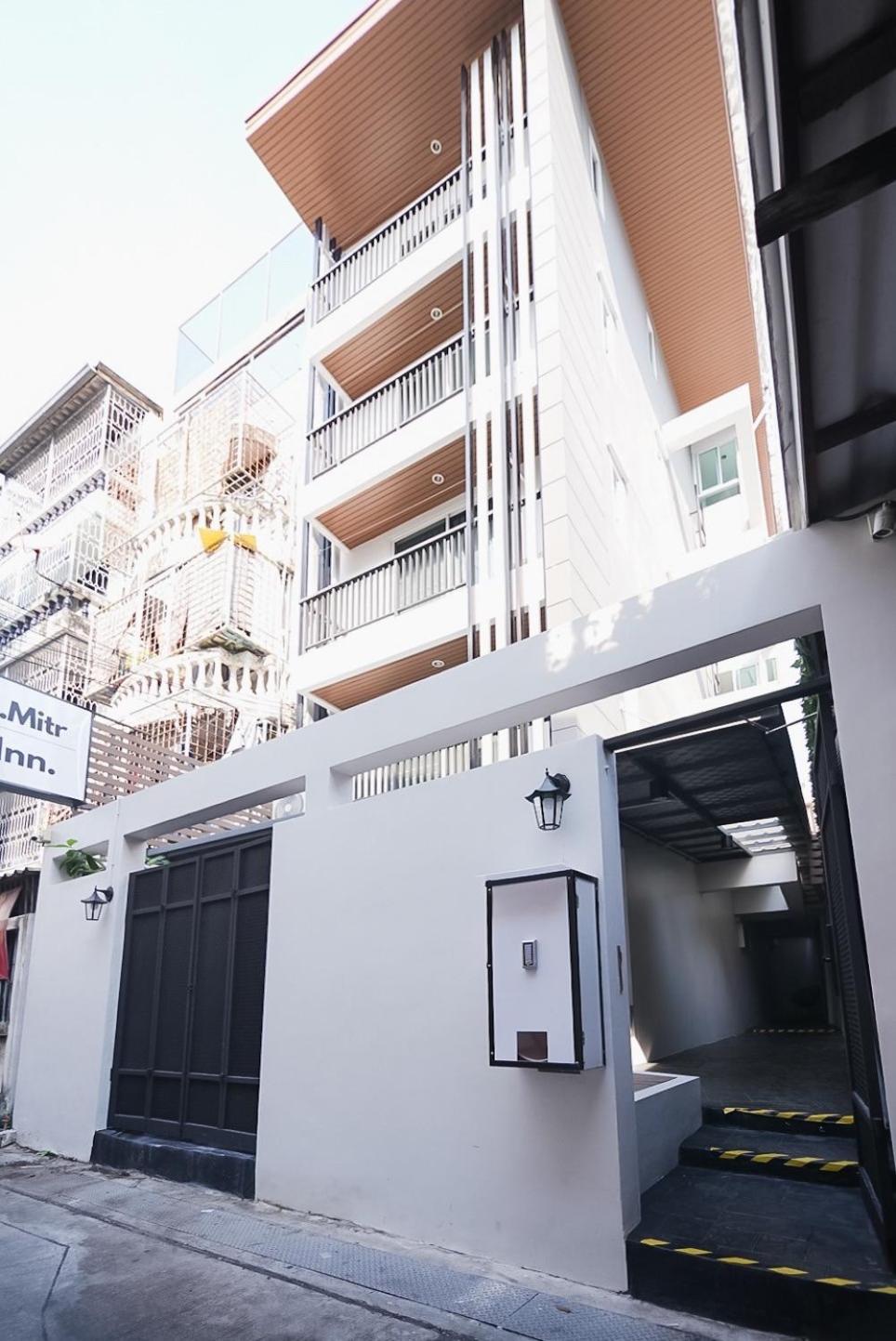Mitr Inn Mrt Samyot Station - The Grand Palace