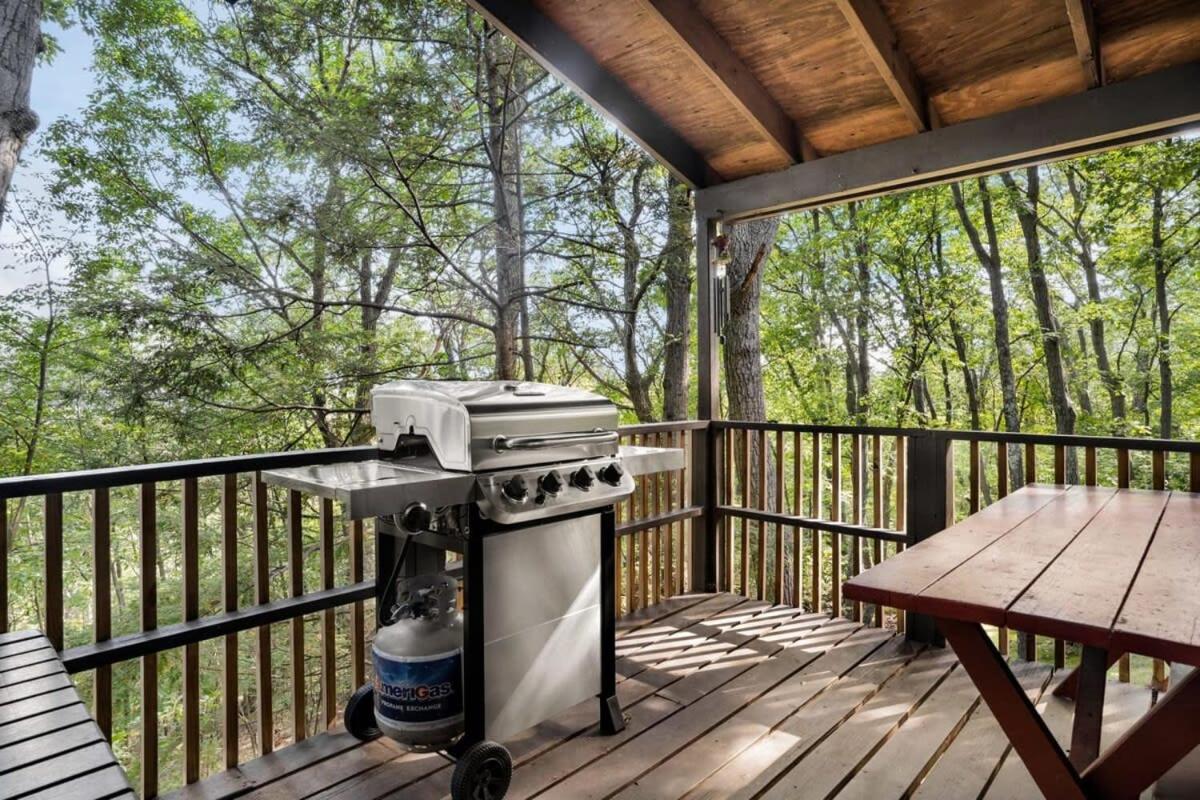 Hotel Cabin W Hot Tub Huge Deck Grill Fire Pit & Wifi
