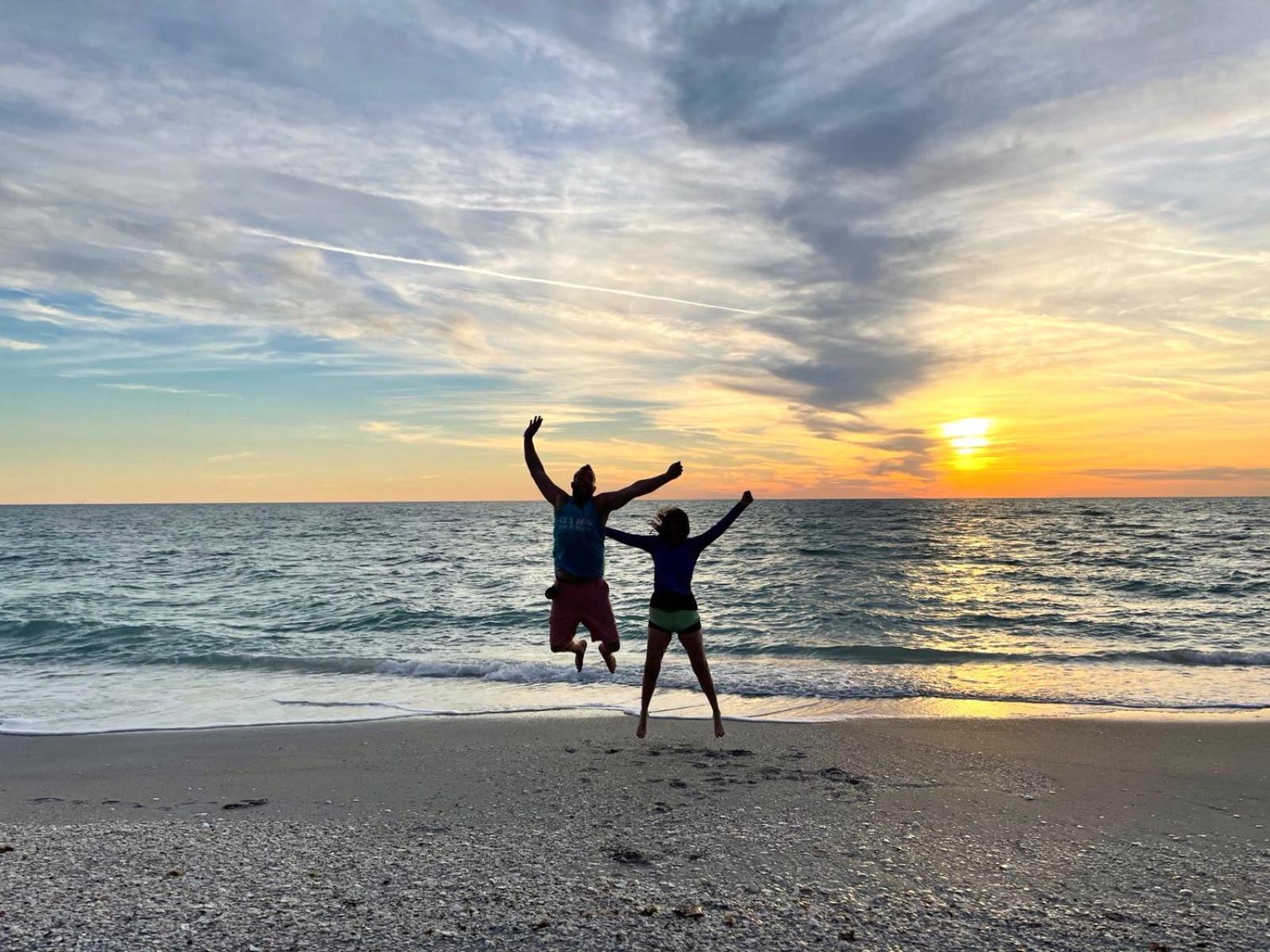 Miles of Private Beach-4BR Beach Access Cottage with SUPs Kyaks-Pets Ok view 3
