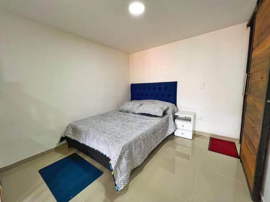 Apartaestudio con Terraza Laureles