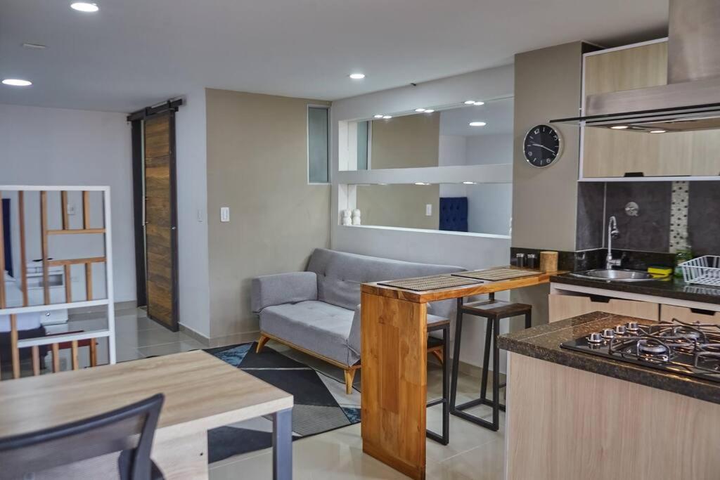 Apartaestudio con Terraza Laureles