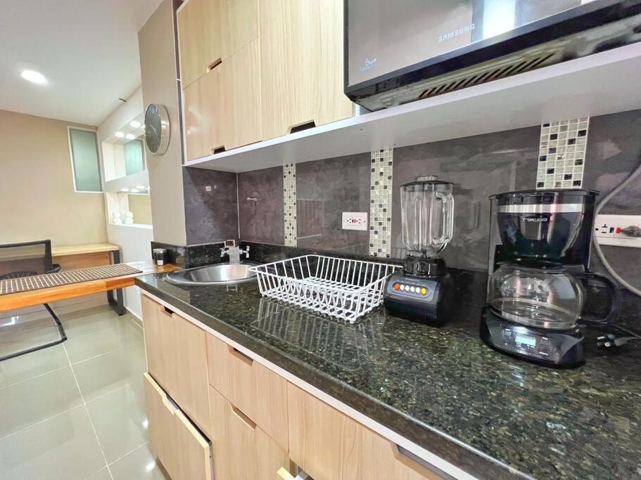 Apartaestudio con Terraza Laureles